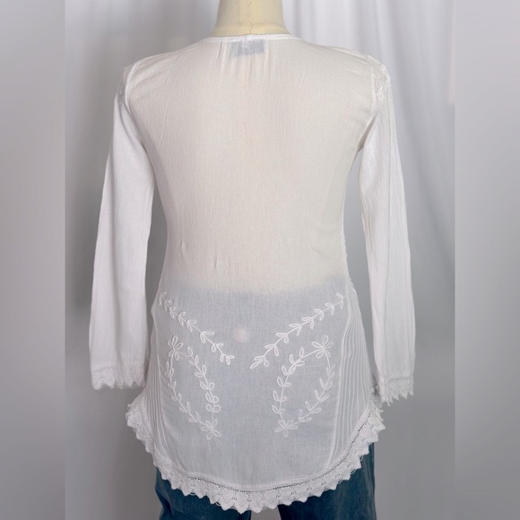South American Side White Embellished Fitted Blouse with Long Sleeves (843) - Picture 3 of 12